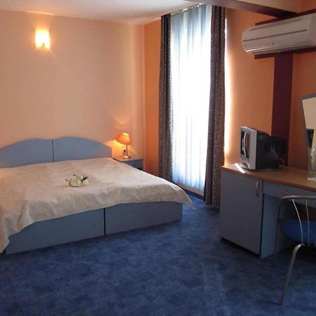 Hotel Shterev Sopot Quarto foto